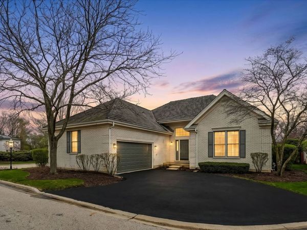 5 Middlesex Court , Lincolnshire, IL 60069