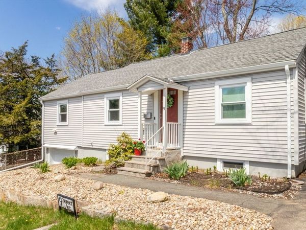 9 Sunset Ave, Holbrook, MA 02343