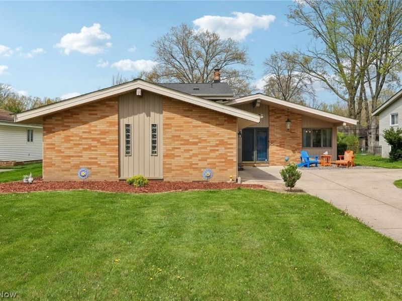 23956 Fairlawn Drive , North Olmsted, OH 44070 Photo 2