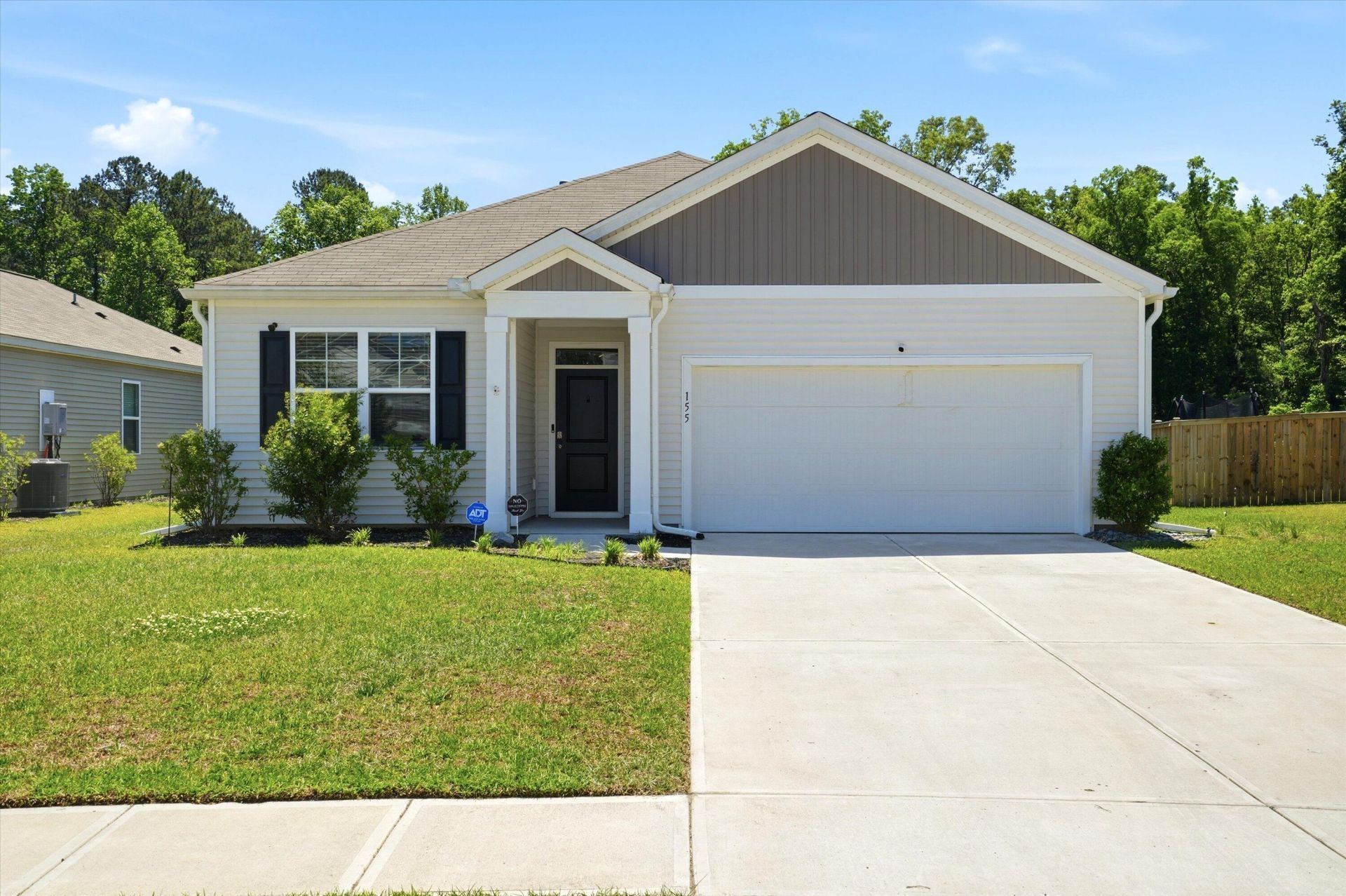155 Cloverleaf Street Photo 1