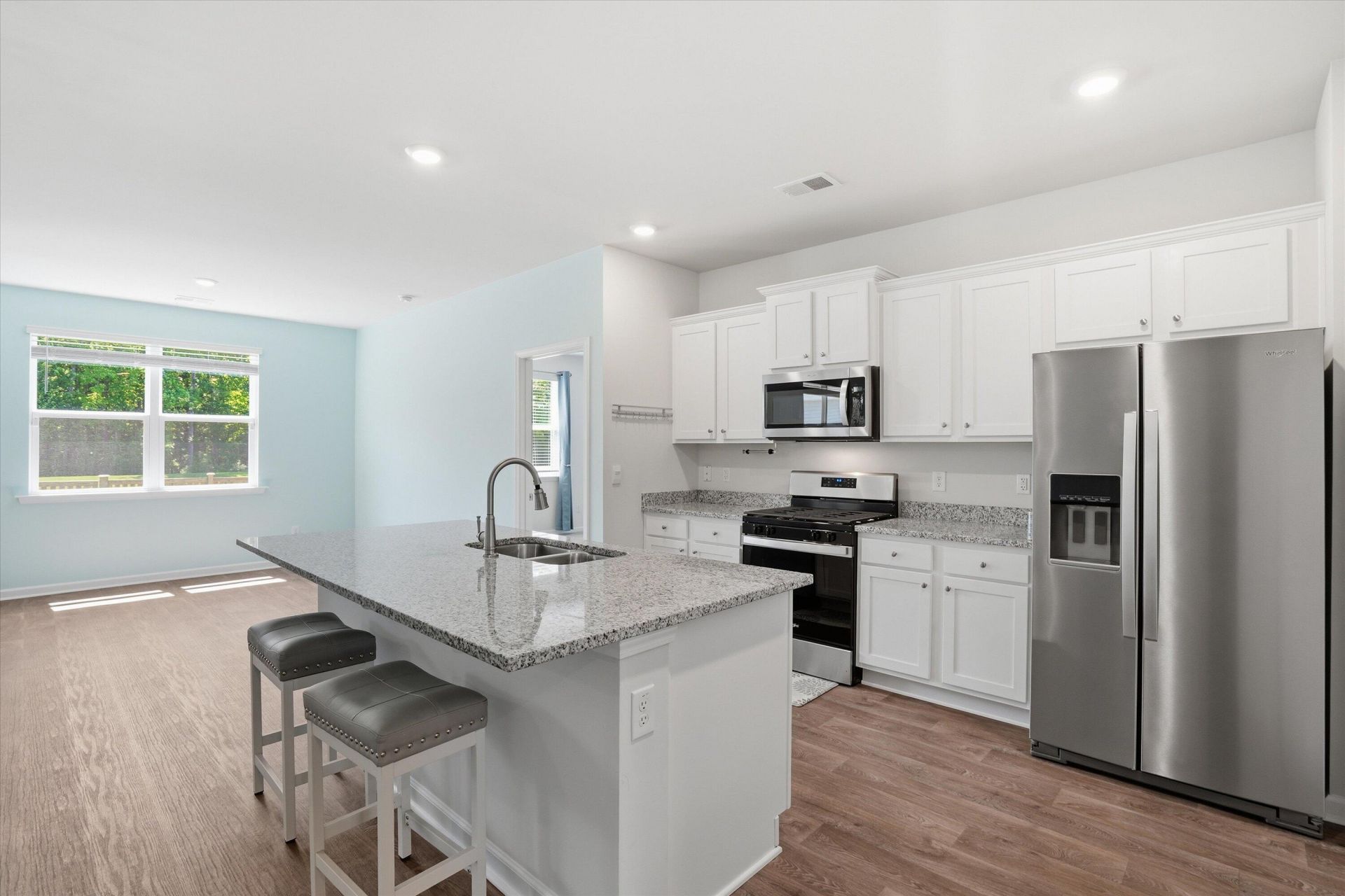 155 Cloverleaf Street Photo 11