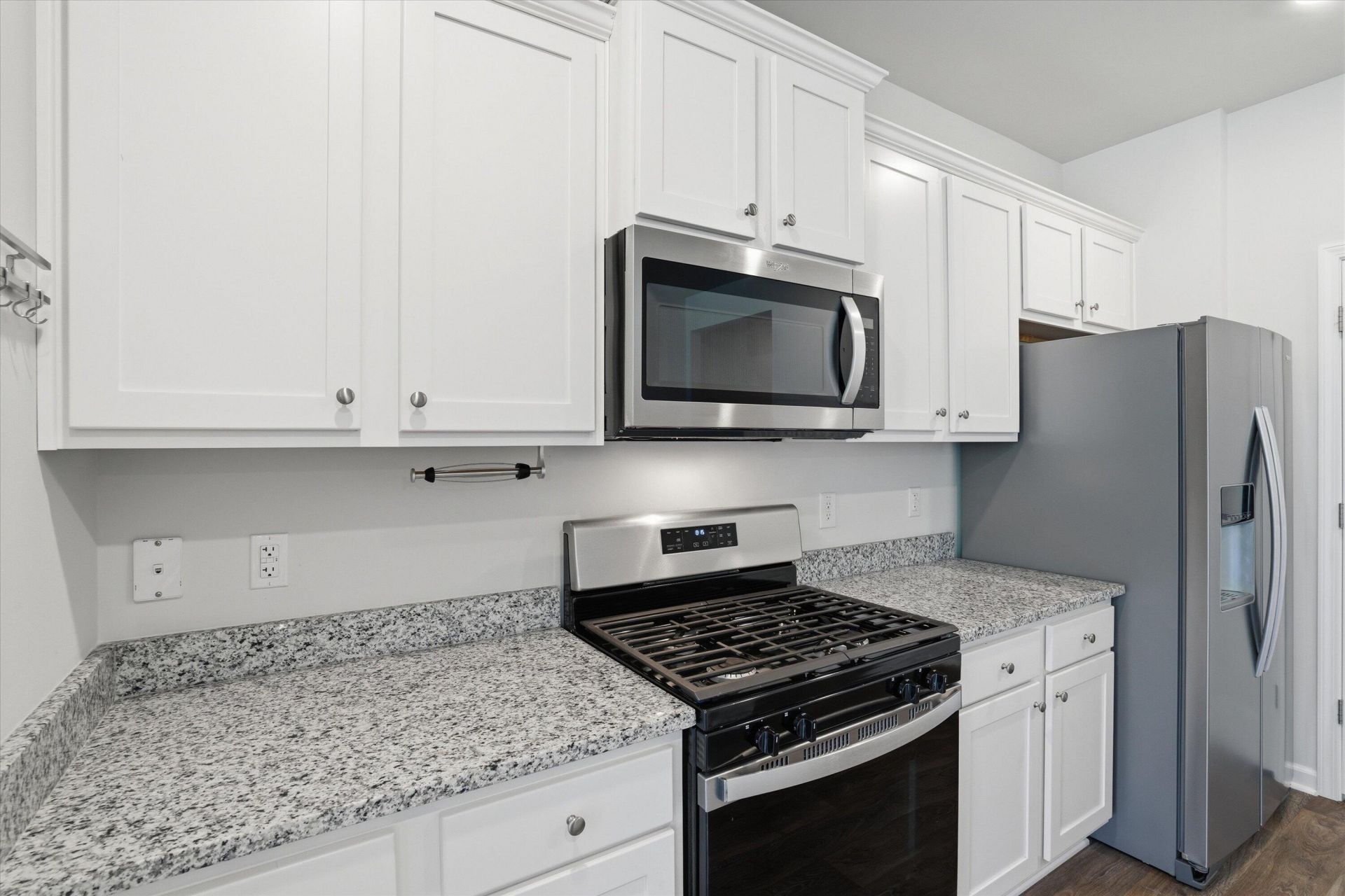 155 Cloverleaf Street Photo 13