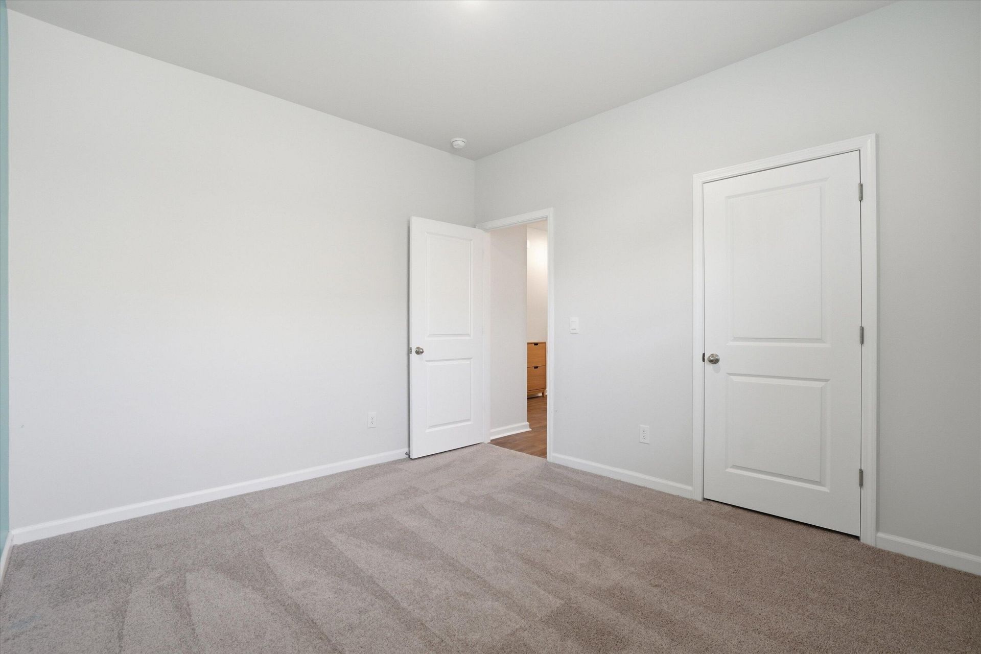 155 Cloverleaf Street Photo 21