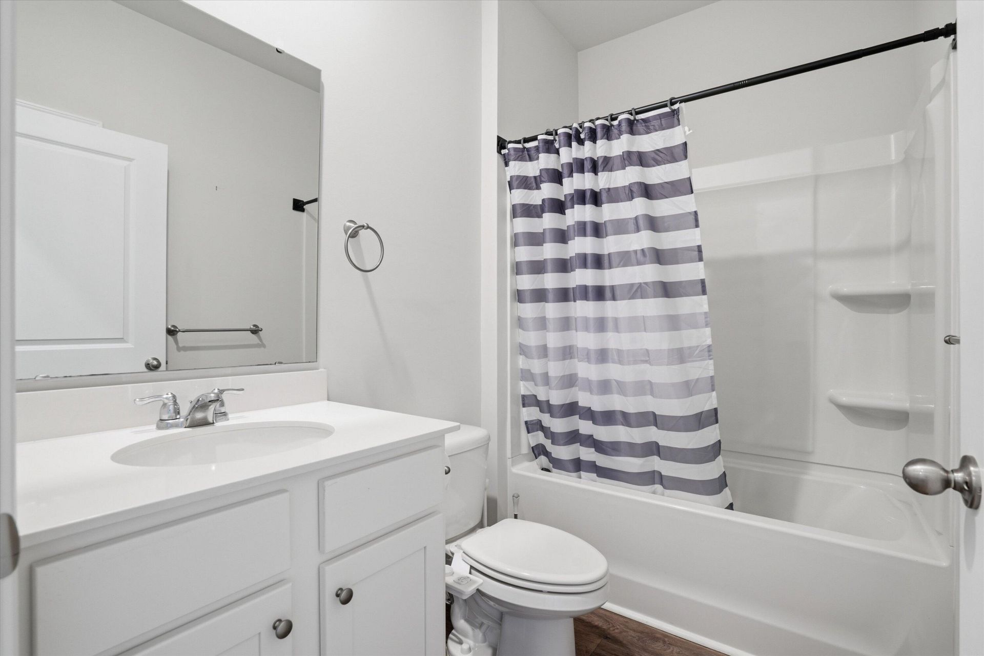 155 Cloverleaf Street Photo 22