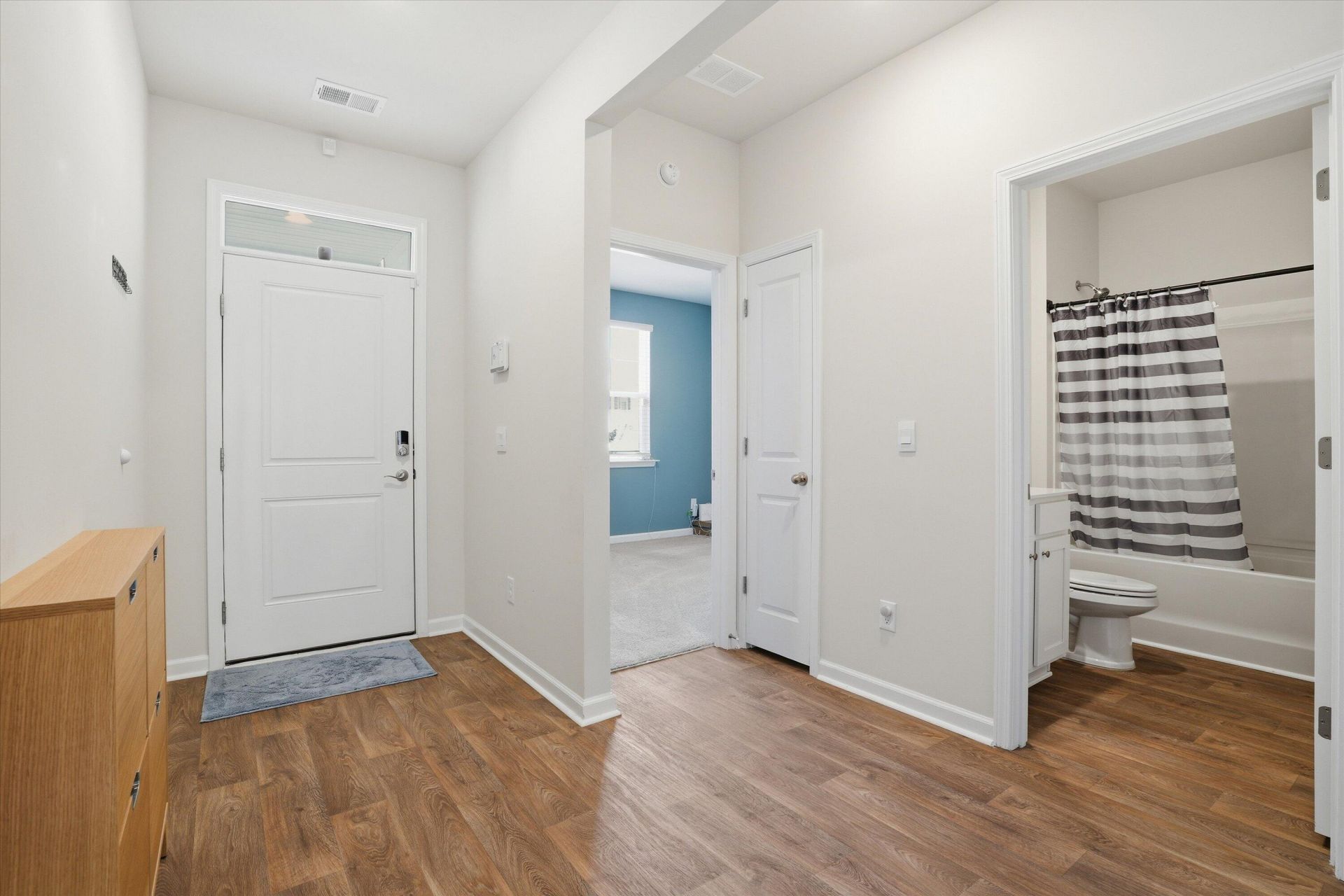 155 Cloverleaf Street Photo 6