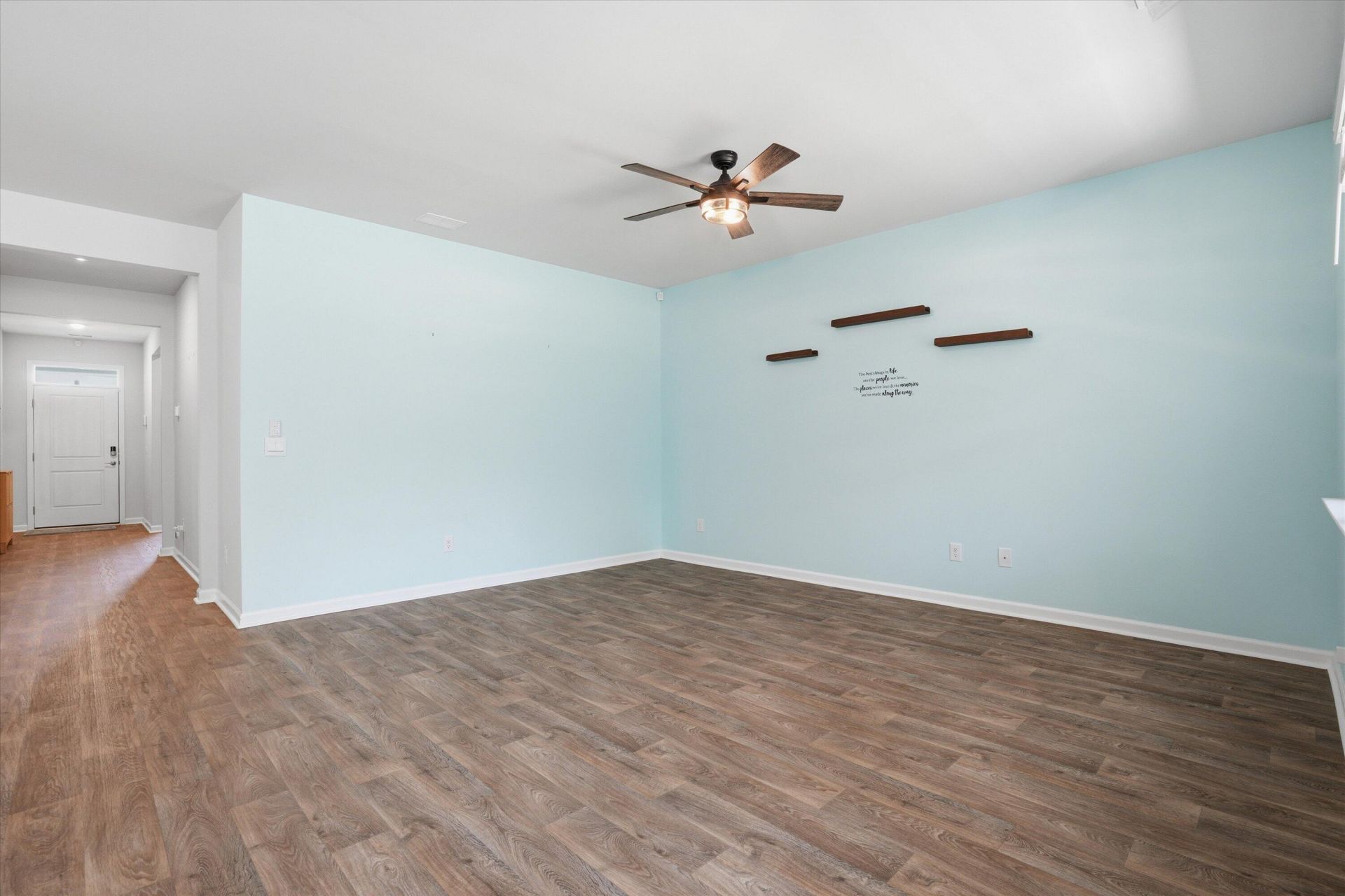 155 Cloverleaf Street Photo 7