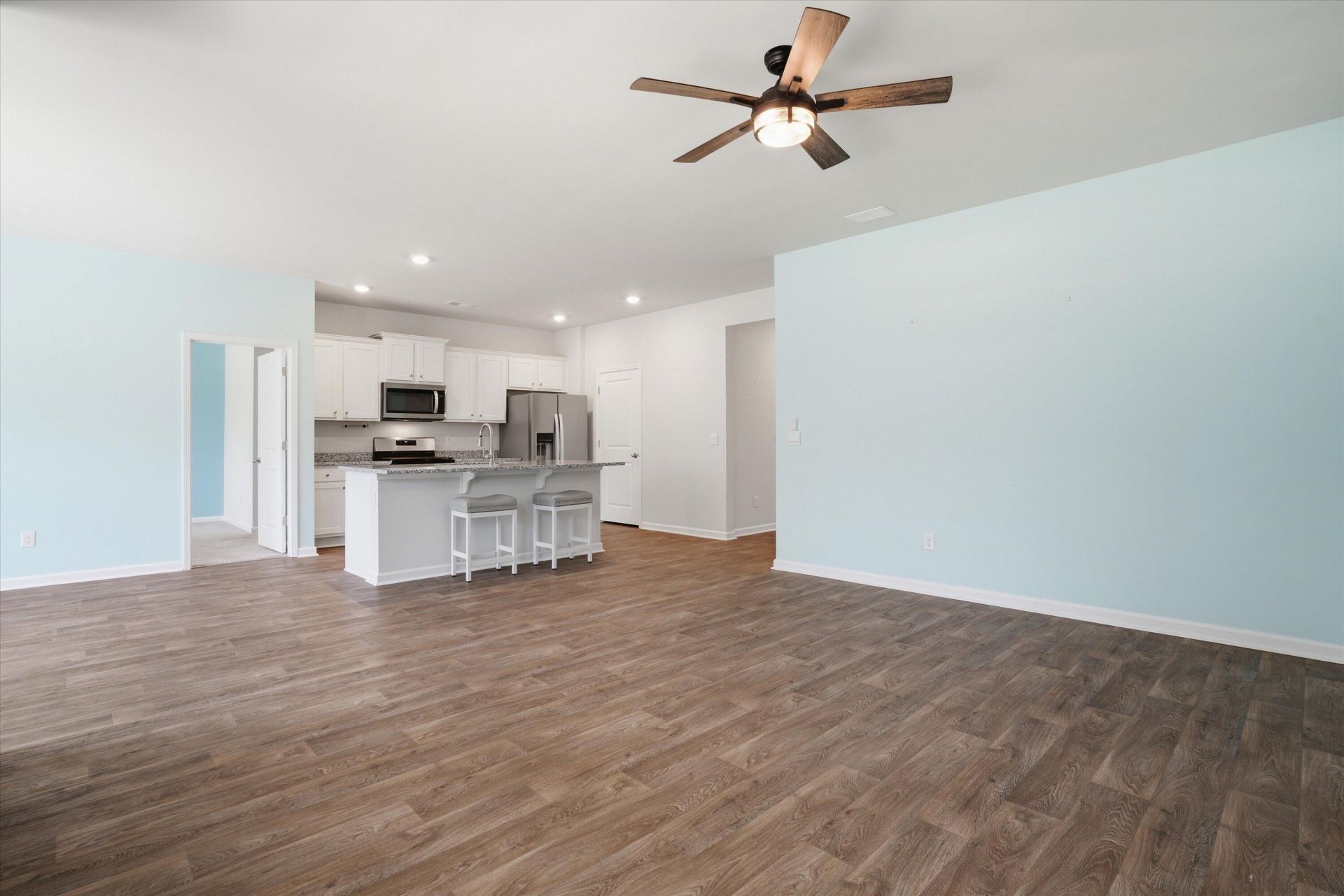 155 Cloverleaf Street Photo 8