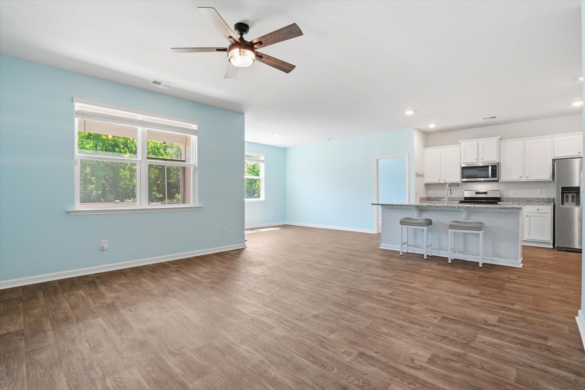 155 Cloverleaf Street Photo 9