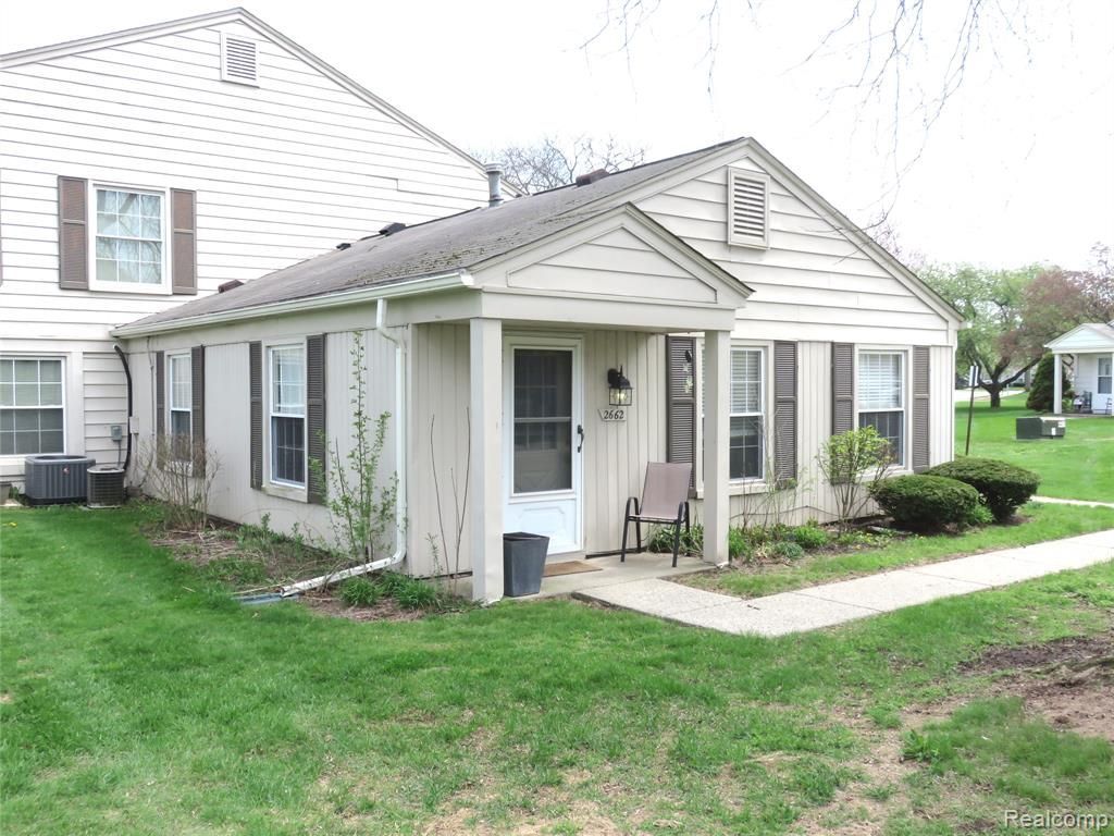 2662 Wildwood Court, Lake Orion Vlg, MI 48360 Main Photo