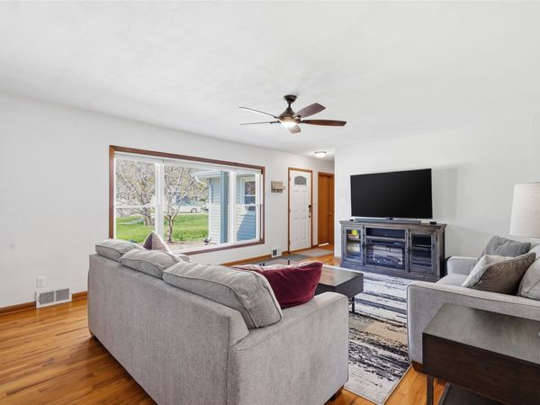 2917 87th Court, Urbandale, IA 50322