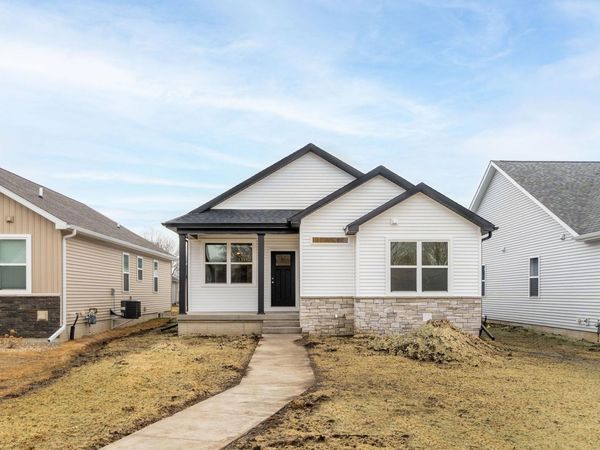 116 Axlewood Drive, Waterloo, IA 50701