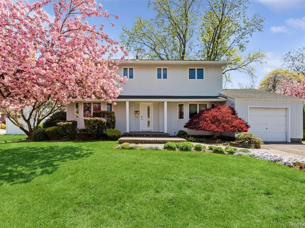 49 Saratoga Drive, Jericho, NY 11753