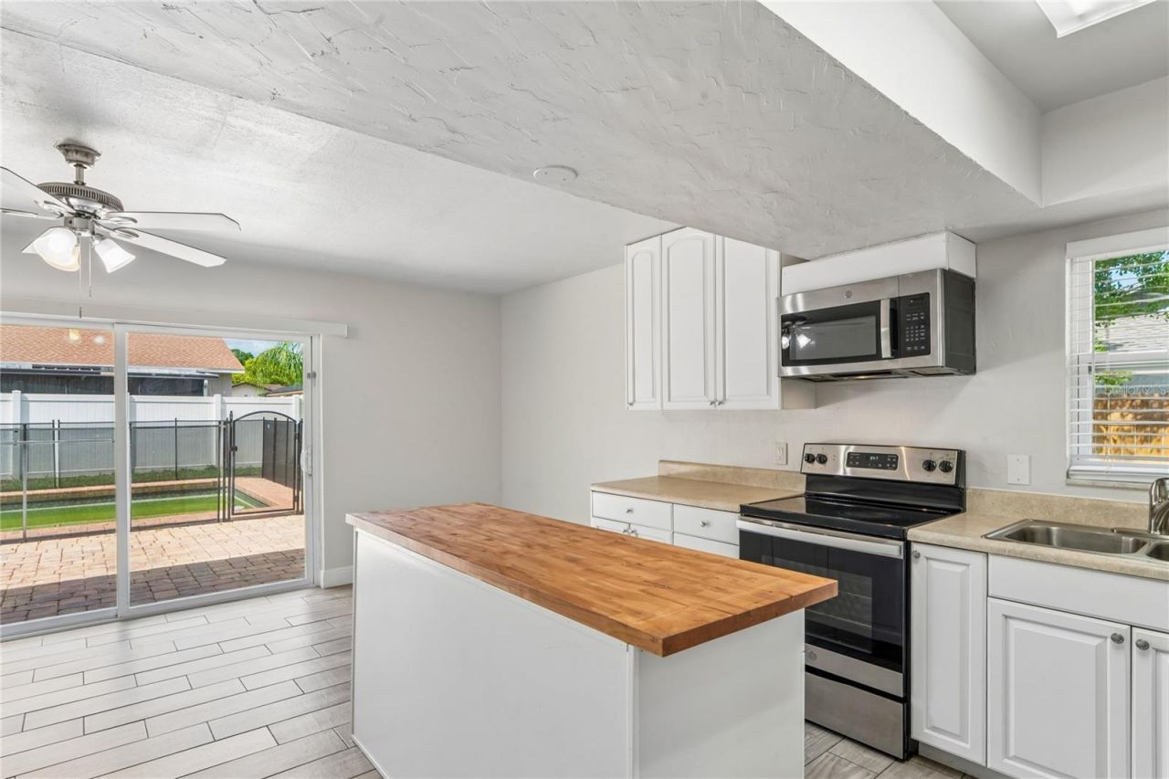 17734 Rivendel Road , Lutz, FL 33549 Photo