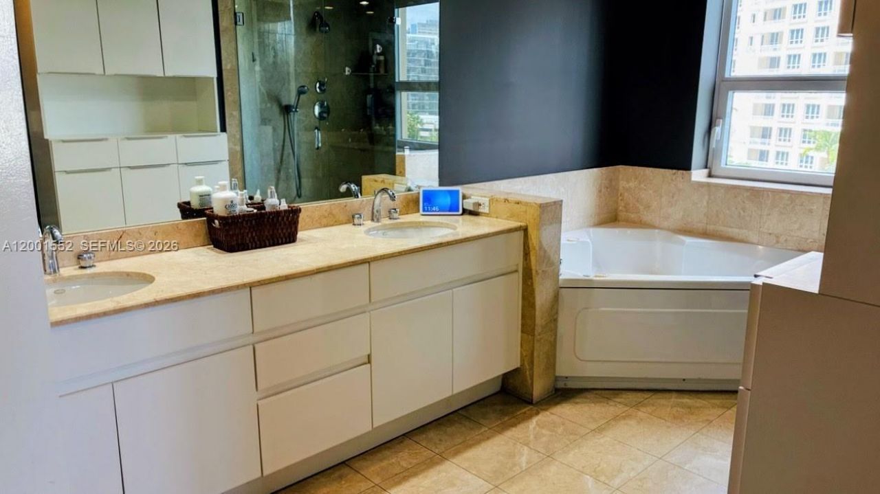 848 Brickell Key Dr, Unit 806, Miami, FL 33131 Photo