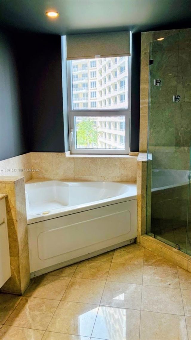 848 Brickell Key Dr, Unit 806, Miami, FL 33131 Photo