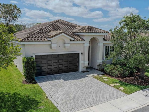 16284 NW 24th St , Pembroke Pines, FL 33028