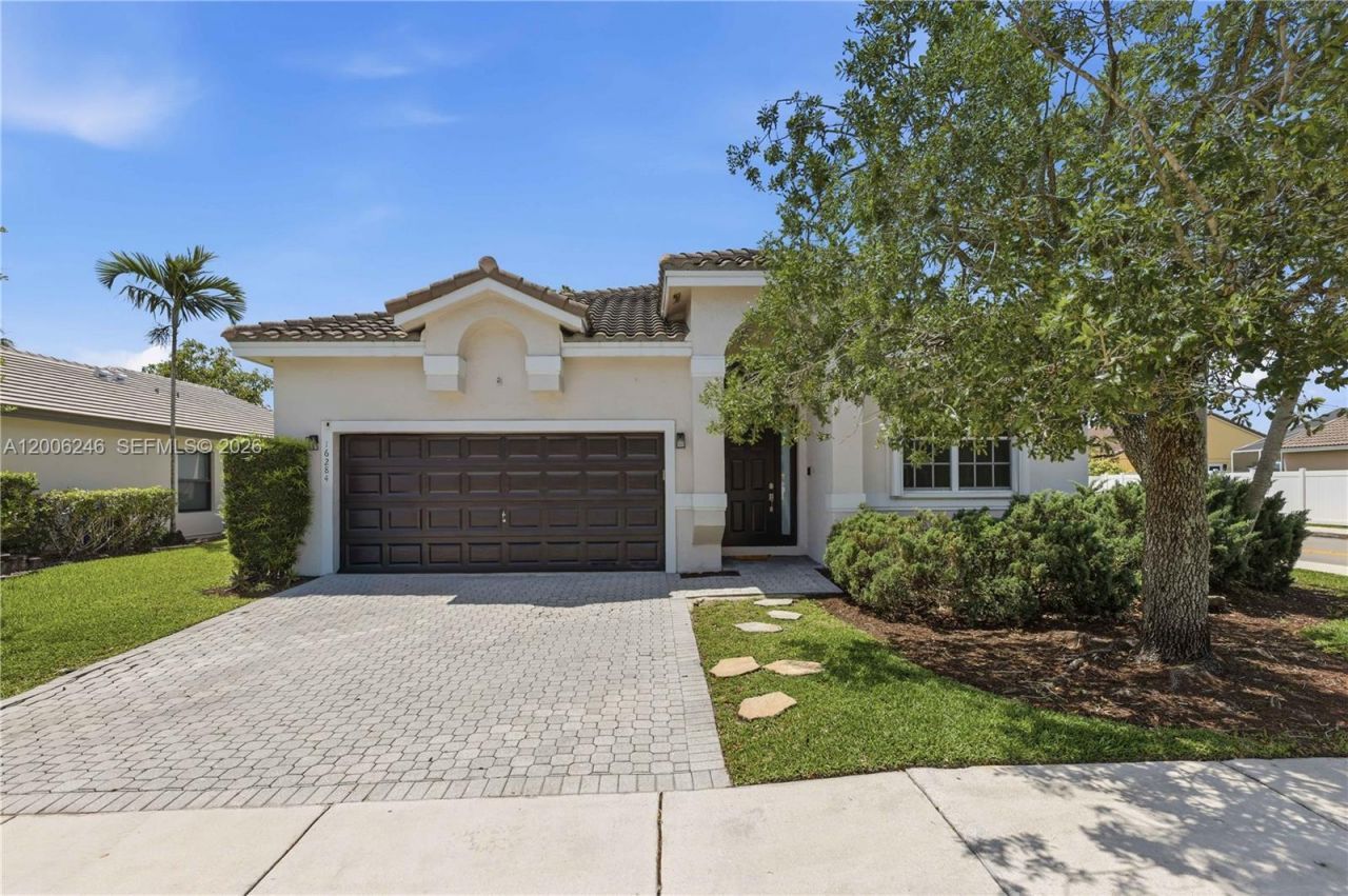 16284 NW 24th St, Pembroke Pines, FL 33028 Photo