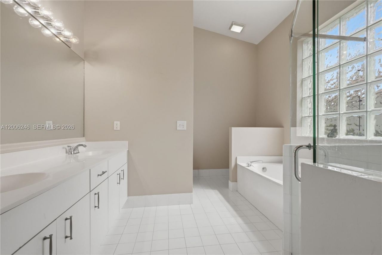 16284 NW 24th St, Pembroke Pines, FL 33028 Photo
