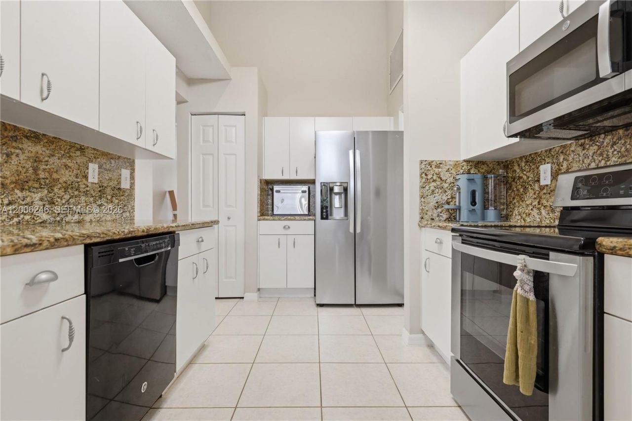 16284 NW 24th St, Pembroke Pines, FL 33028 Photo