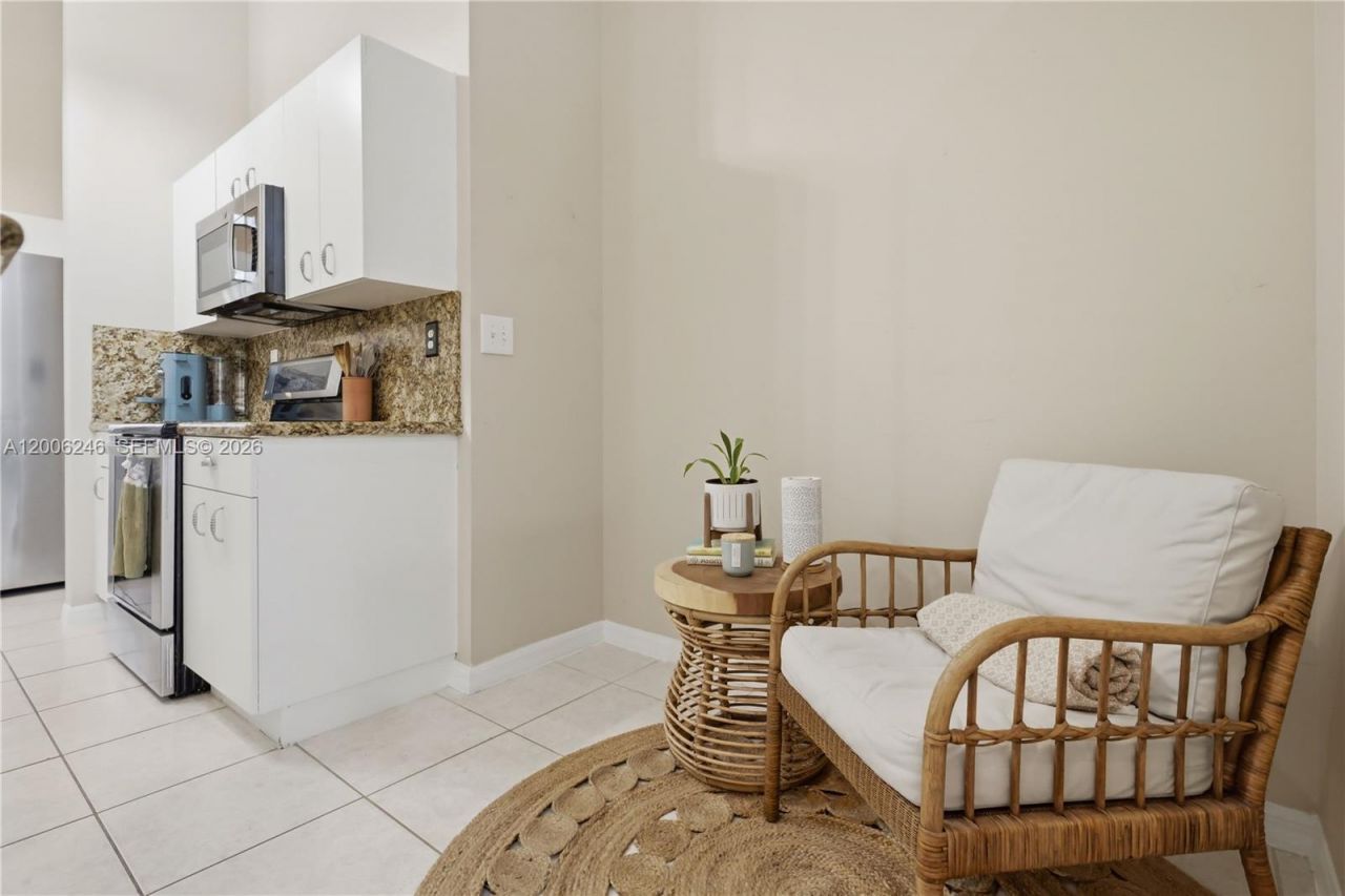 16284 NW 24th St, Pembroke Pines, FL 33028 Photo