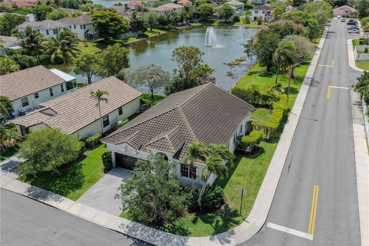16284 NW 24th St, Pembroke Pines, FL 33028 Photo