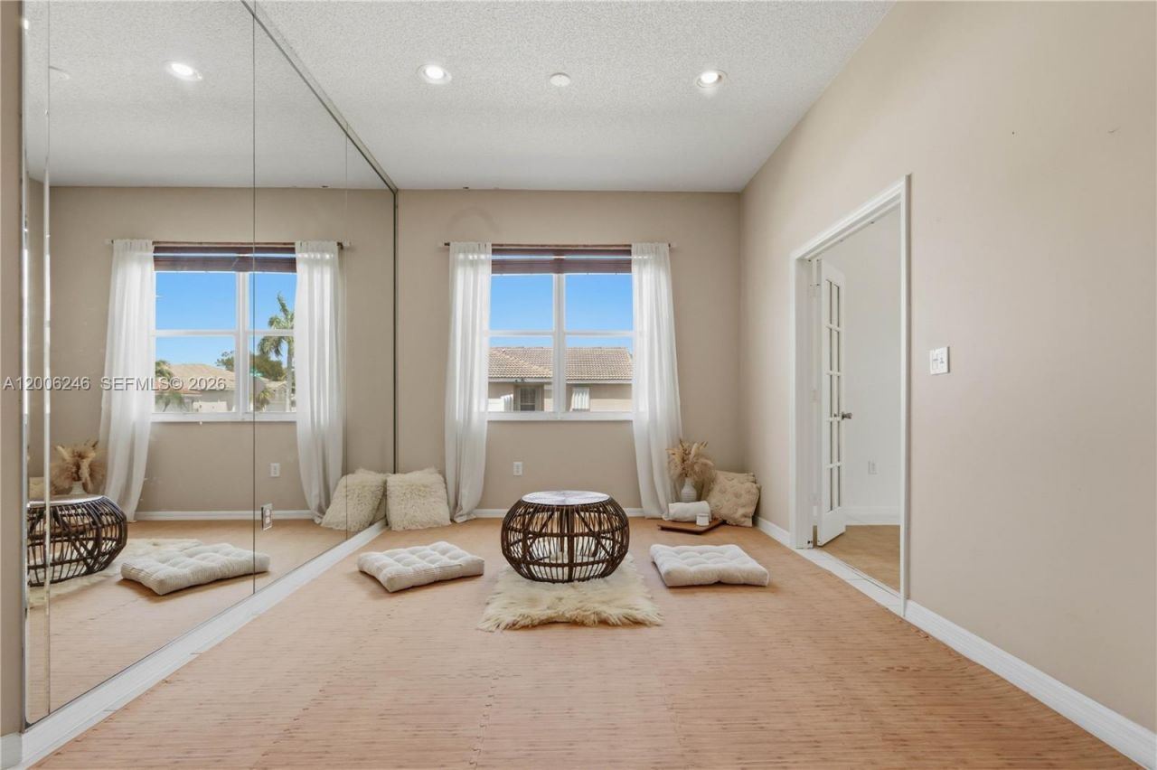 16284 NW 24th St, Pembroke Pines, FL 33028 Photo
