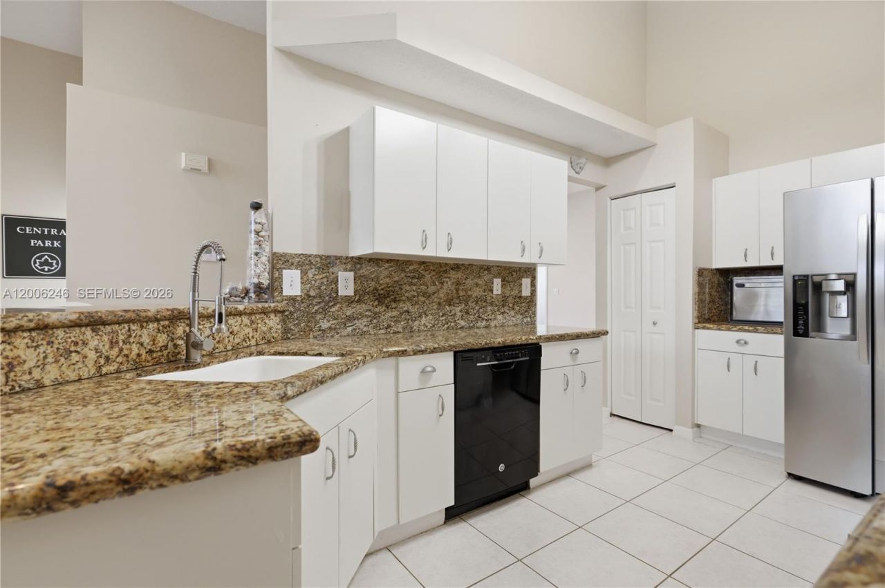 16284 NW 24th St, Pembroke Pines, FL 33028 Photo