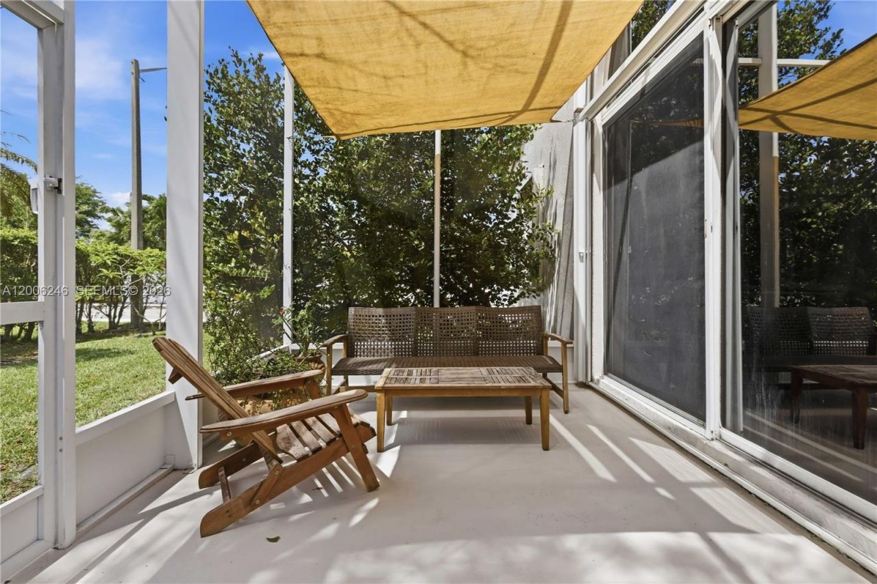 16284 NW 24th St, Pembroke Pines, FL 33028 Photo