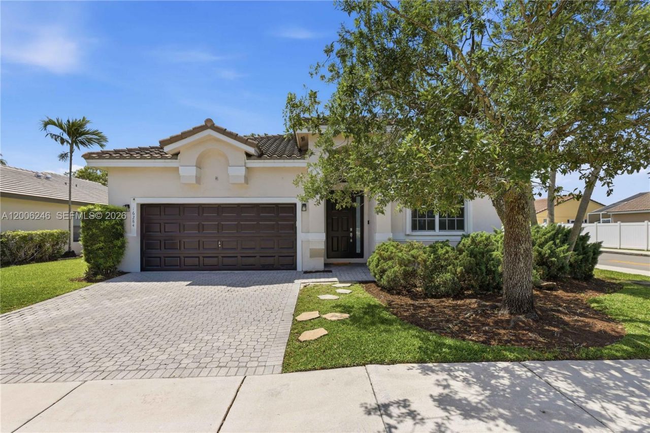 16284 NW 24th St, Pembroke Pines, FL 33028 Photo