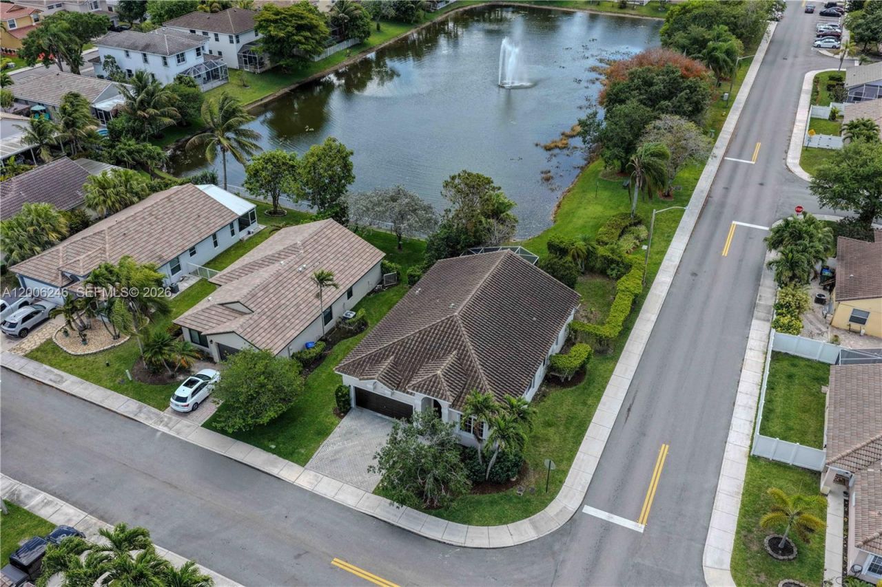 16284 NW 24th St, Pembroke Pines, FL 33028 Photo