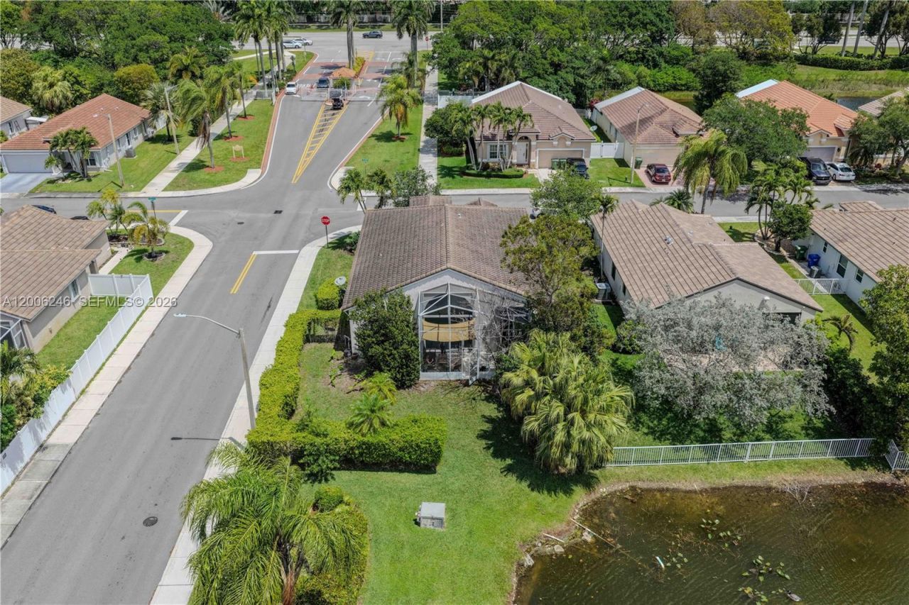 16284 NW 24th St, Pembroke Pines, FL 33028 Photo