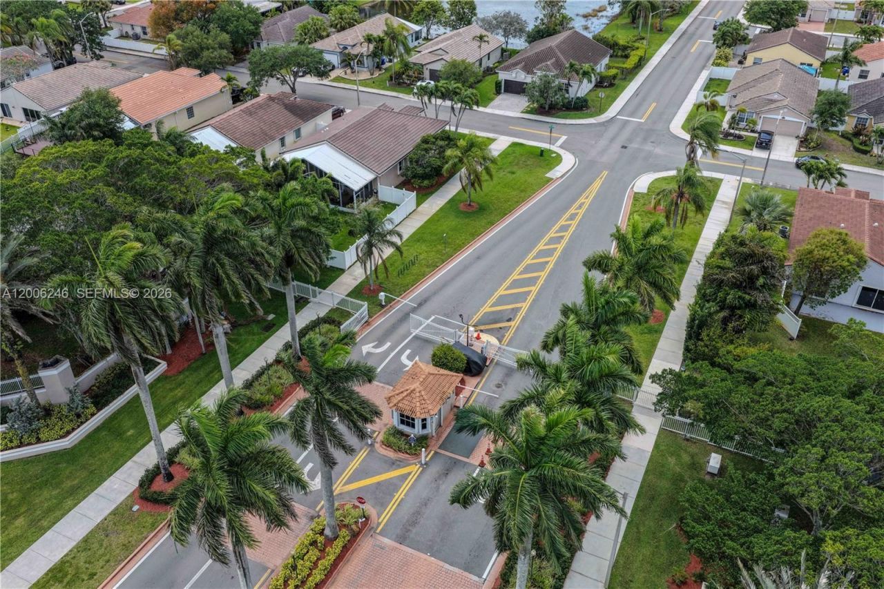 16284 NW 24th St, Pembroke Pines, FL 33028 Photo