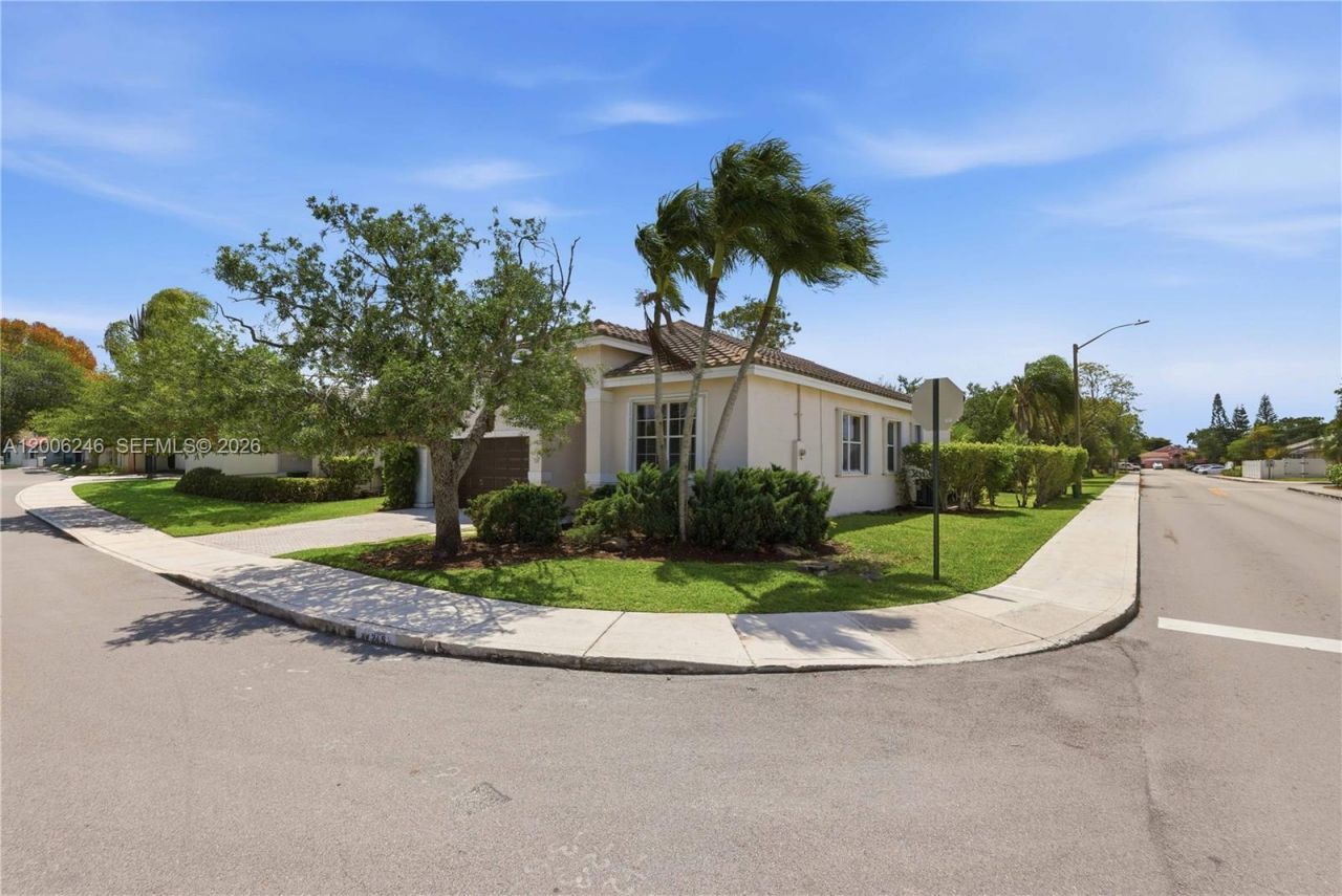 16284 NW 24th St, Pembroke Pines, FL 33028 Photo
