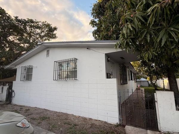 41 E 20th St , Hialeah, FL 33010