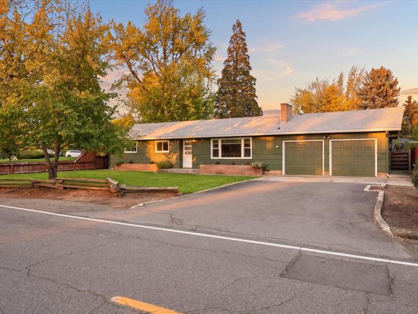 689 S Modoc Avenue, Medford, OR 97504