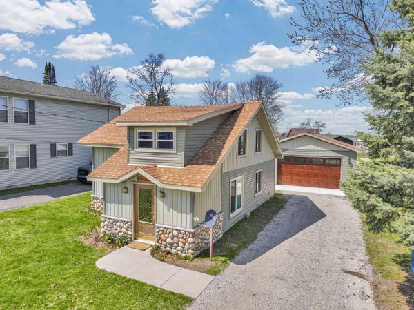 113 Wells Street, Houghton Lake, MI 48629