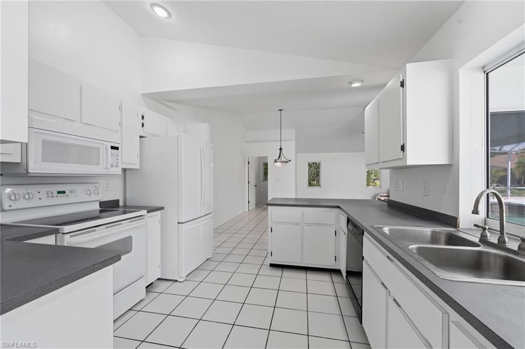 2601 SW 37th Ter, Cape Coral, FL 33914 Photo