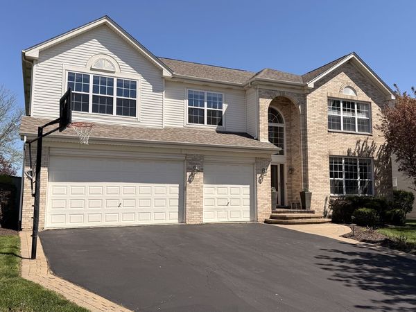 6 Glenview Court, Bolingbrook, IL 60490