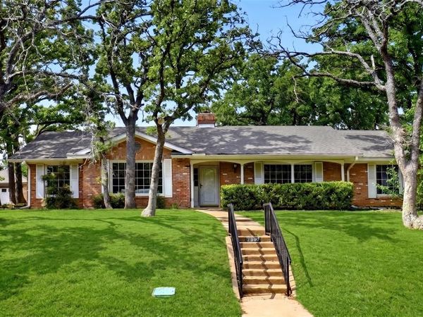 2907 Lakeshore Court , Arlington, TX 76013