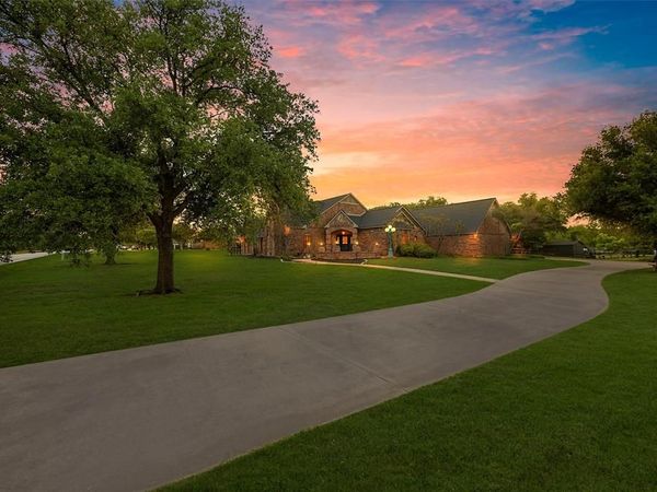175 Oak Trail Drive, Double Oak, TX 75077