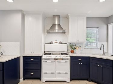 2403 W Colorado Boulevard, Dallas, TX 75211