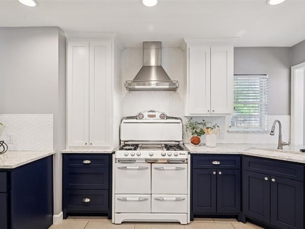 2403 W Colorado Boulevard , Dallas, TX 75211