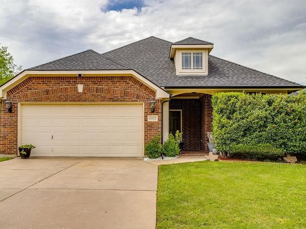 1012 Cutting Horse Drive, Mansfield, TX 76063