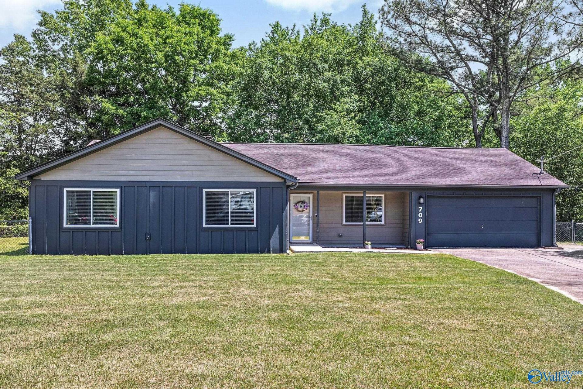 709 Royce Circle Se, Huntsville, AL 35803 Main Photo