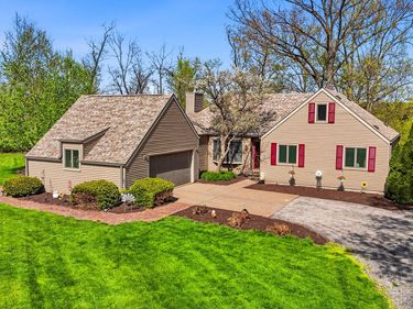 2275 RIDGEVIEW DR, Muscatine, IA 52761