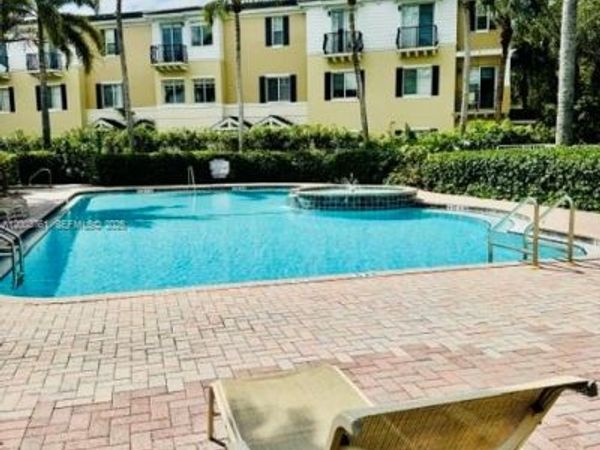 556 NW 39th Cir, Boca Raton, FL 33431