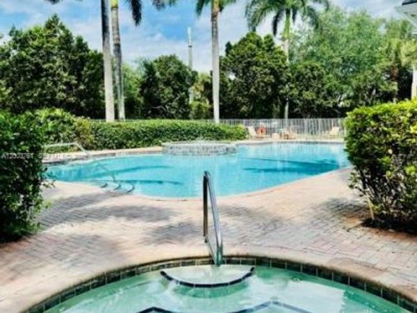 556 NW 39th Cir, Boca Raton, FL 33431