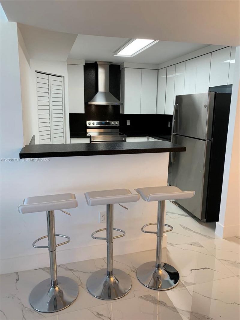 9273 Collins Ave , Unit 606, Surfside, FL 33154 Photo