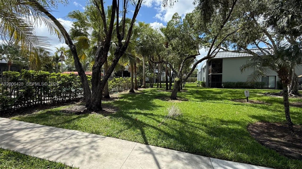 16551 Blatt Blvd, Unit 205, Weston, FL 33326 Photo