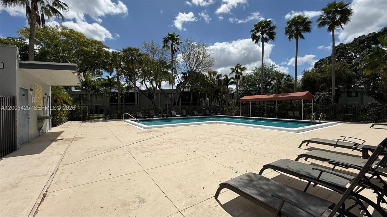 16551 Blatt Blvd, Unit 205, Weston, FL 33326 Photo